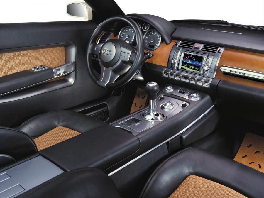 Торпедо Audi Steppenwolf Concept 2000 года  (фото 15 из 24)